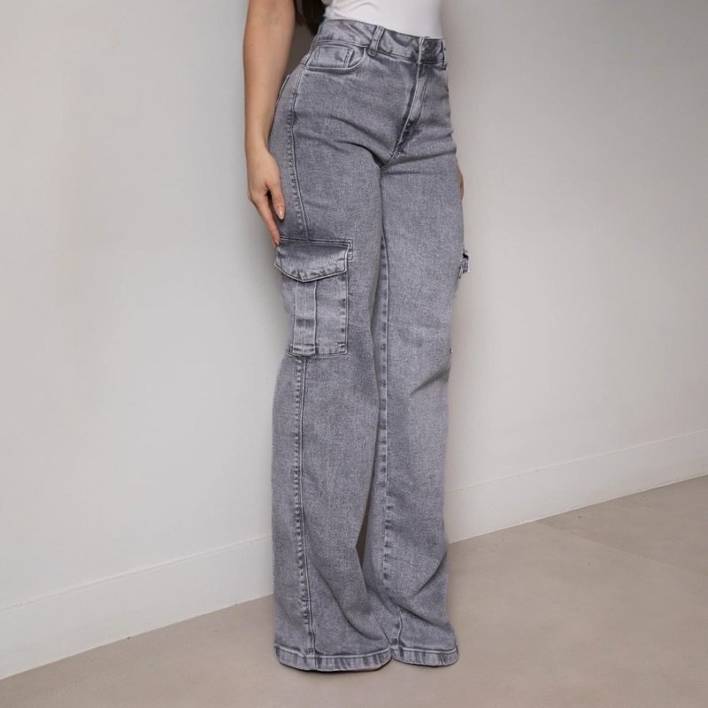 calça jeans cargo grafite feminina empina bumbum super tendencia